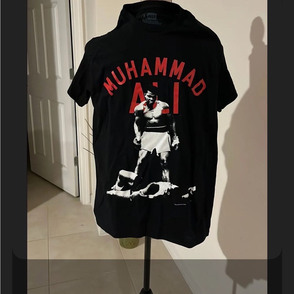 NWT small Muhammad Ali t shirt stretchy 1313